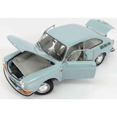 Minichamps VW 1600 TL 1970 1:18 Lichtblauw